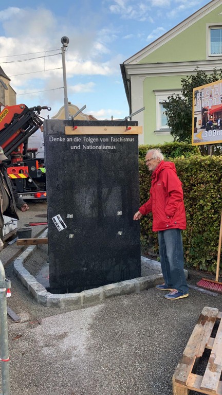 Errichtung Denkmal (Foto: Karl Riedl)