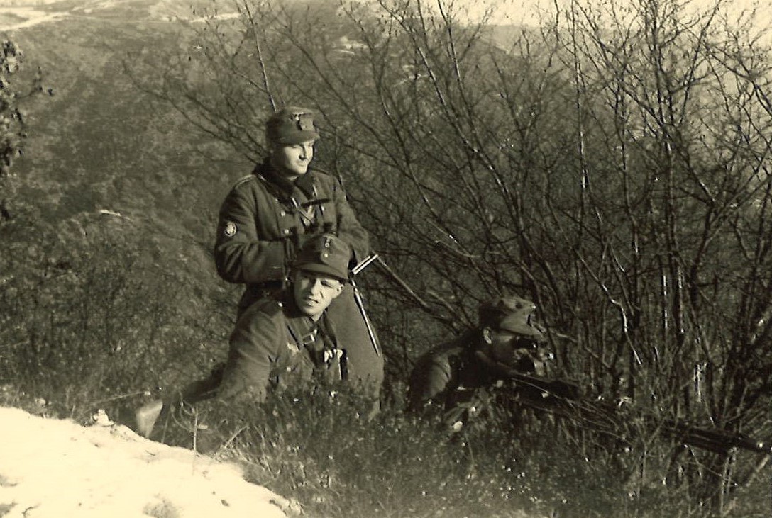 Weinberge an der Mosel 1939: Junge Salzburger bei der militärischen Ausbildung in der Eifel (Foto: Stadtarchiv Salzburg, PA 1231,02 Nachlass Walter Leitner)