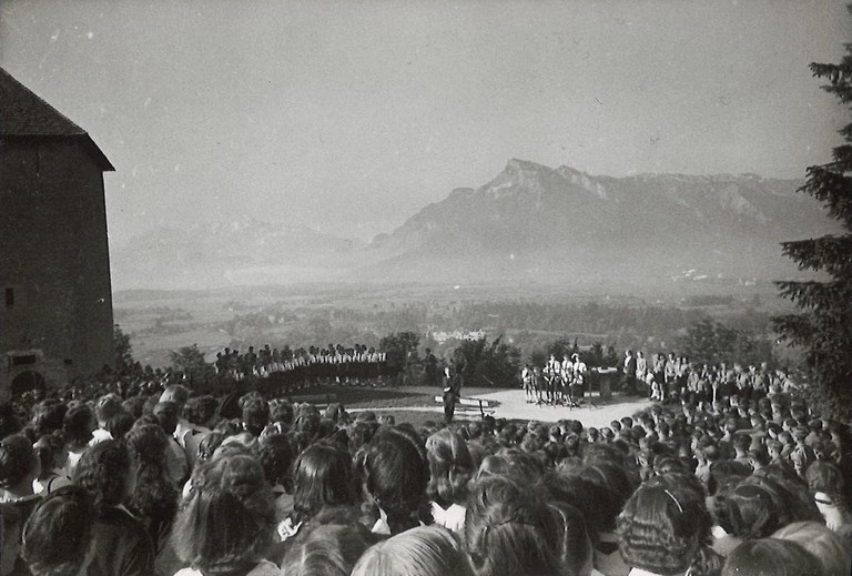 Richterhöhe Salzburg 21. Mai 1943: Gemeinschaftsritual in der Führerdiktatur: „Morgenfeier“ (Foto: Stadtarchiv Salzburg, PA 1231,02 Nachlass Walter Leitner)