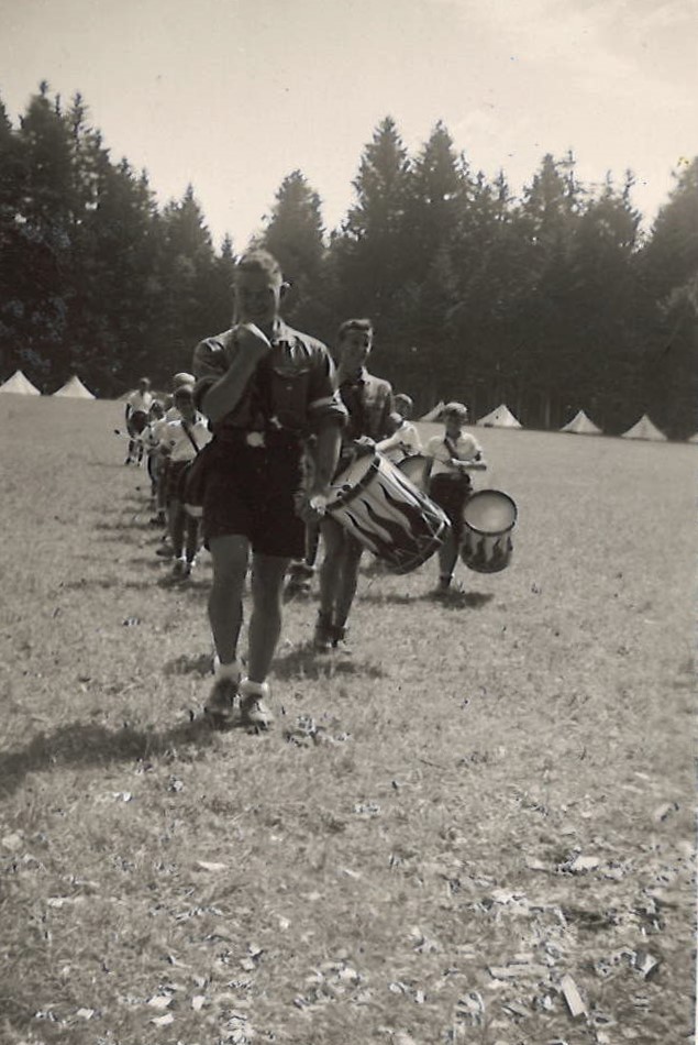 Jungvolk-Zeltlager Seekirchen 1938: Freiwillige Unterwerfung unter die „Jugendführer“: Aufbruch zum Marsch nach Obertrum (Foto: Stadtarchiv Salzburg, PA 1231,04 Nachlass Walter Leitner)