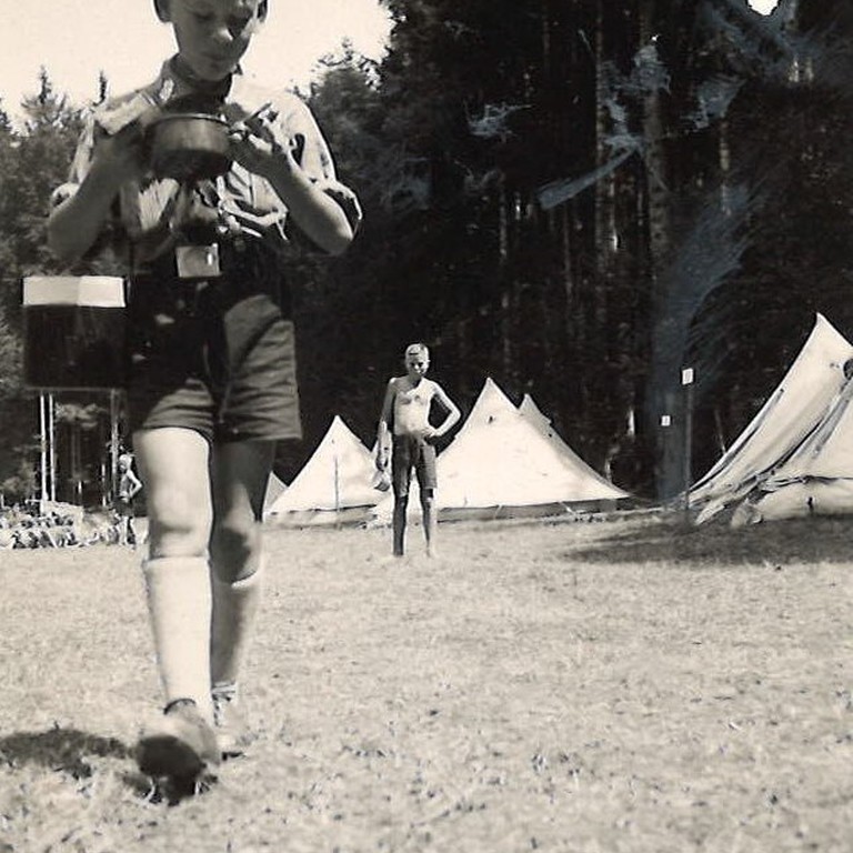 Jungvolk-Zeltlager Seekirchen 1938: Essen wie aus der Feldküche (Foto: Stadtarchiv Salzburg, PA 1231,04 Nachlass Walter Leitner)