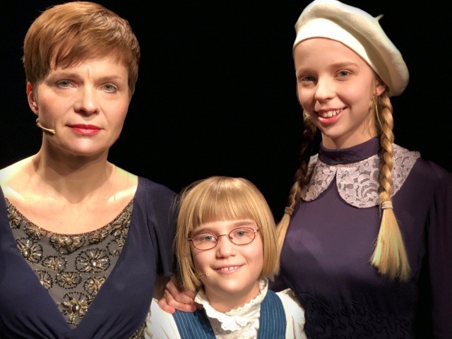 "1938 - weg von hier" Schauspielerin Bettina Buchholz und Töchter Hannah und Helene