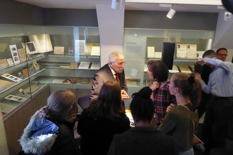 SchülerInnen der HAK Bregenz besuchten den Vortrag im Jüdischen Museum Hohenems. (Foto: Moritz Wein)