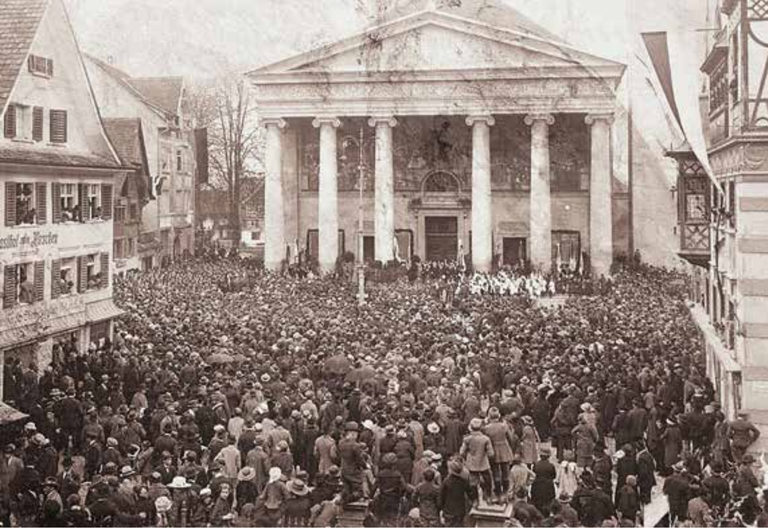 Einweihung des Kriegerdenkmals St. Martin, Ostern 1924. (Quelle: Stadtarchiv Dornbirn)