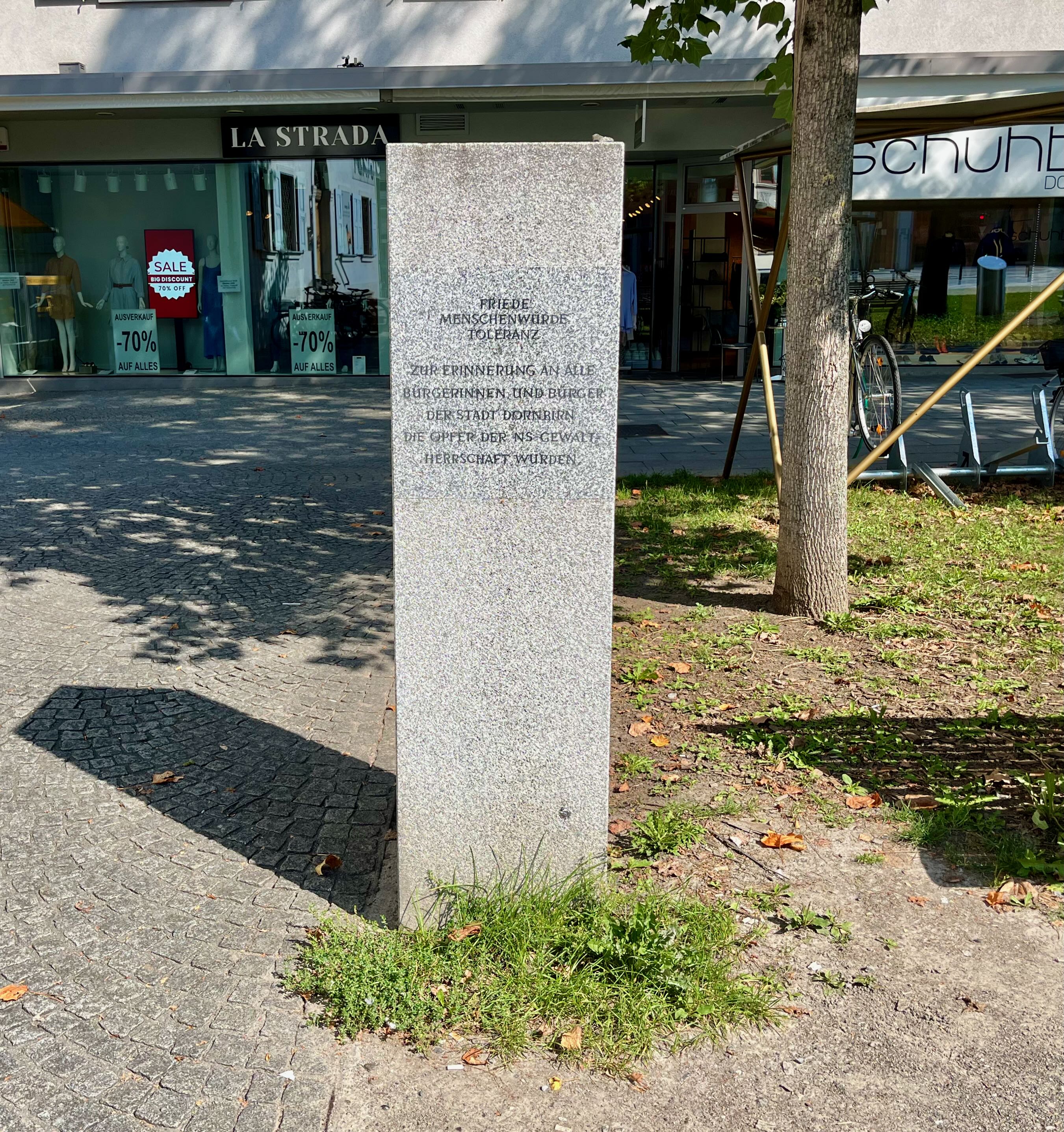 Ein Erinnerungszeichen für die Dornbirner Opfer des Nationalsozialismus wurde bereits 1988 von der Johann-August-Malin-Gesellschaft initiiert. 1993 erfolgte die Umsetzung in Form des Gedenksteins. 1996 wurden die Namen der jüdischen Familie Turteltaub aus Dornbirn auf dem Gedenkstein ergänzt. (Quelle: Johannes Spies)