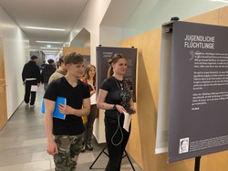 SchülerInnen der Landesberufsschule Dornbirn II bei der Arbeit mit "darüber sprechen. (Quelle: Oliver Natter)