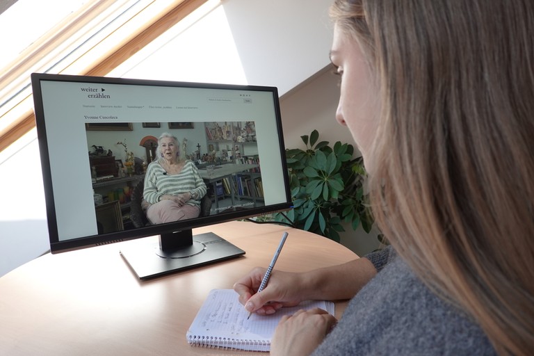 weiter_erzählen (www.weitererzaehlen.at) macht Video- und Audiointerviews mit Verfolgten des Nationalsozialismus verfügbar, die einen Bezug zu Österreich haben. Die Interviews sind verschlagwortet, in kurze Abschnitte eingeteilt, Themen und Bundesländern zugeordnet und somit leicht durchsuchbar. Sie eignen sich zum Lernen in der schulischen und außerschulischen Bildung (Foto: OeAD).